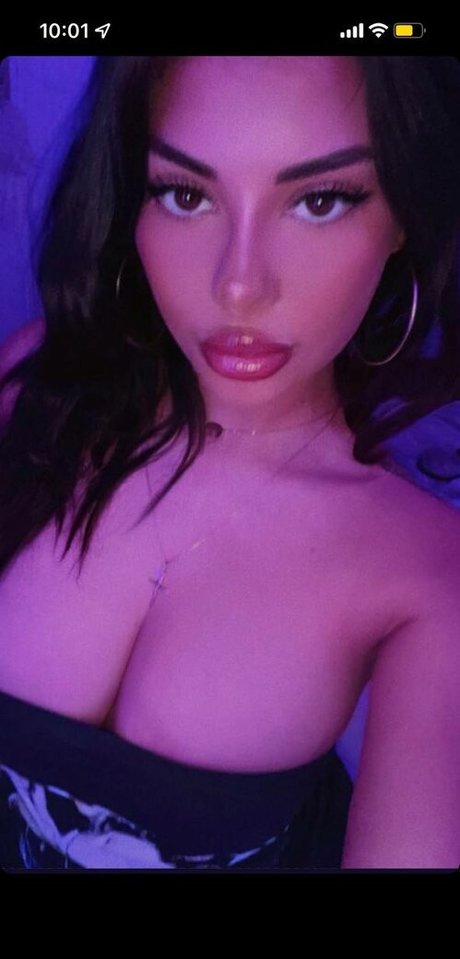 Naakte gelekte OnlyFans-foto van Loumrcsl