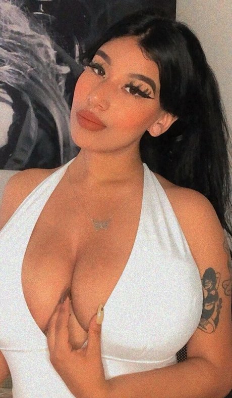 Naakte gelekte OnlyFans-foto van Fernanda V