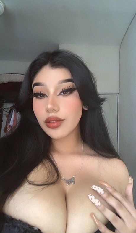 Naakte gelekte OnlyFans-foto van Fernanda V