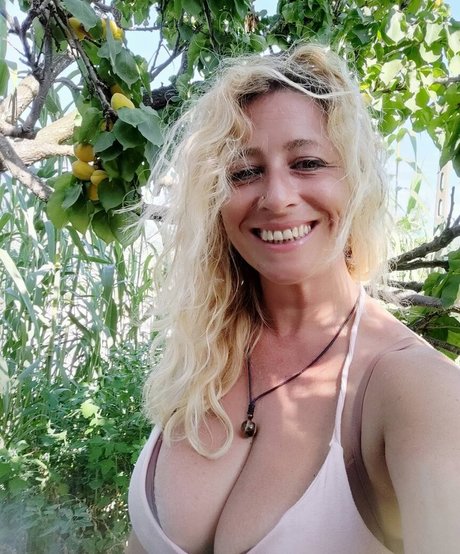 Naakte gelekte OnlyFans-foto van Sabina Di Iorio