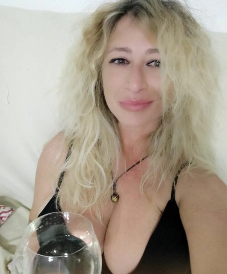 Naakte gelekte OnlyFans-foto van Sabina Di Iorio