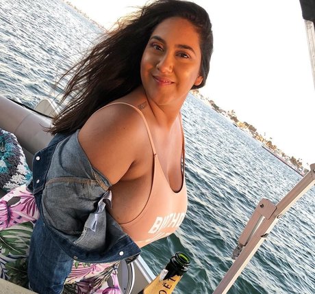 Naakte gelekte OnlyFans-foto van Realroses