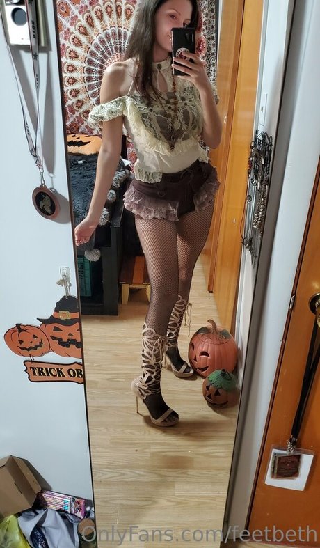 Naakte gelekte OnlyFans-foto van Feetbeth