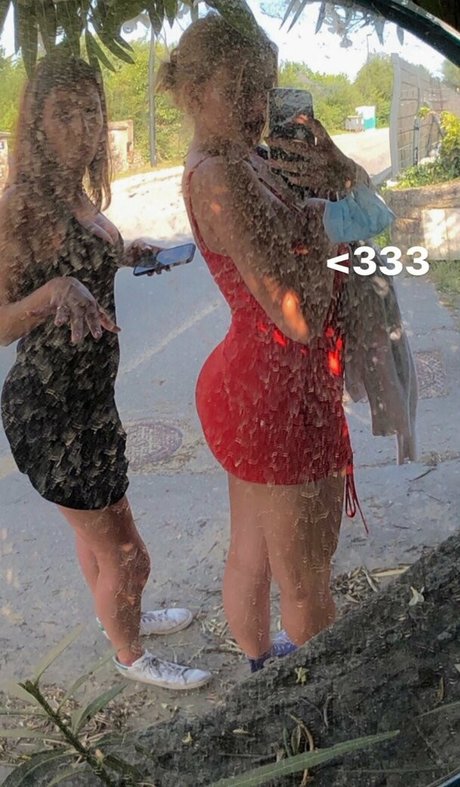 Naakte gelekte OnlyFans-foto van Elly Anne