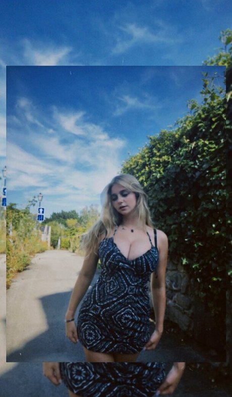 Naakte gelekte OnlyFans-foto van Elly Anne