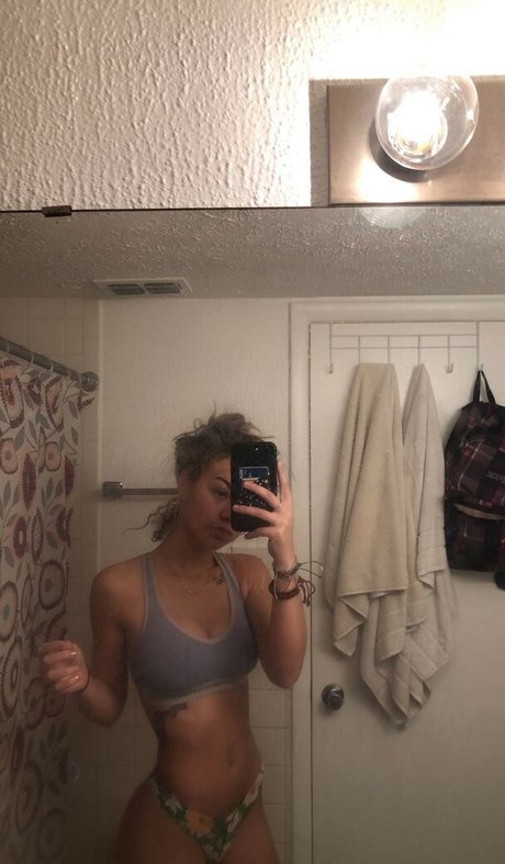 Naakte gelekte OnlyFans-foto van Rylee Thomas