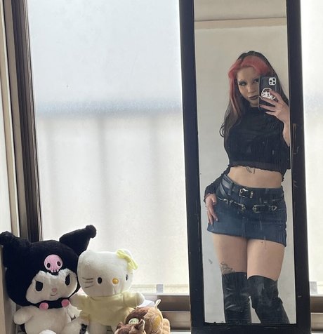 Naakte gelekte OnlyFans-foto van Death Heartt