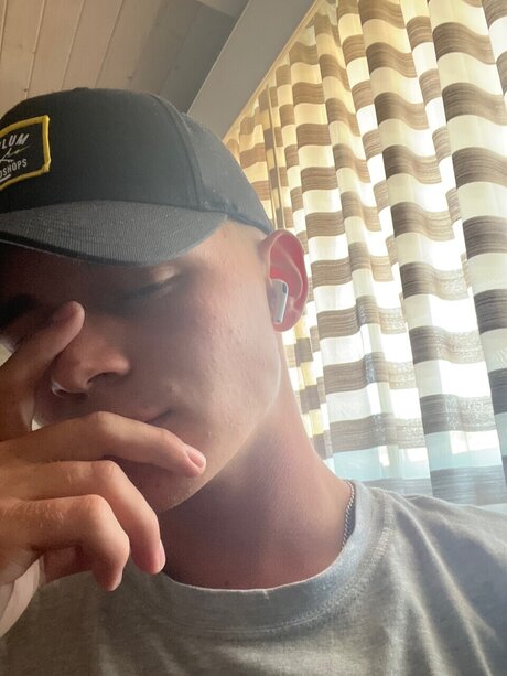 Naakte gelekte OnlyFans-foto van Nick Matthews