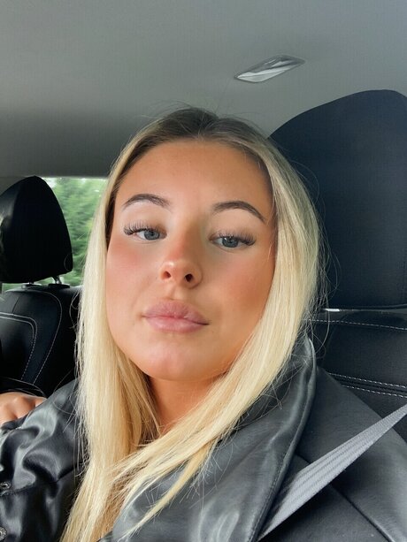 Naakte gelekte OnlyFans-foto van Maja