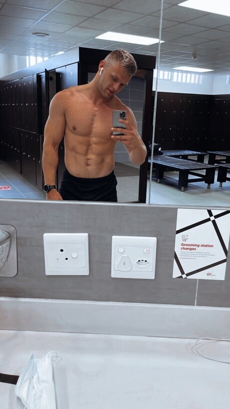 Naakte gelekte OnlyFans-foto van Brian