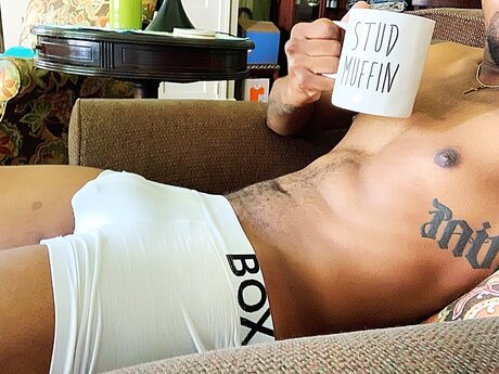 Naakte gelekte OnlyFans-foto van Big Country
