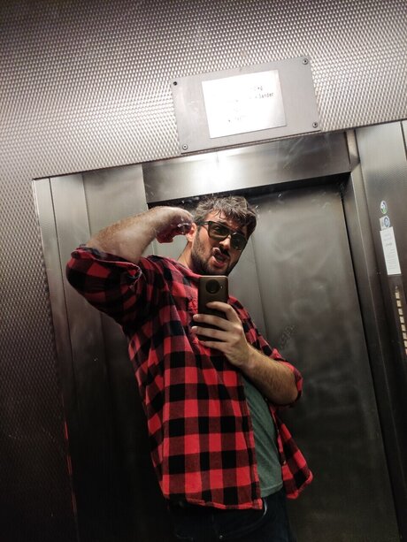 Naakte gelekte OnlyFans-foto van Ljubo