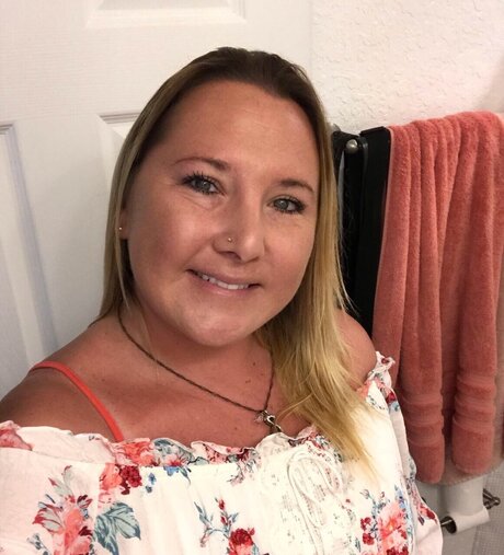 Naakte gelekte OnlyFans-foto van Nikkis