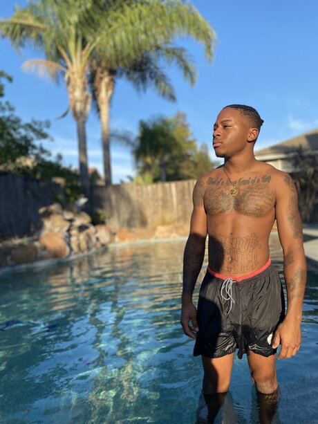 Naakte gelekte OnlyFans-foto van Israel Washington