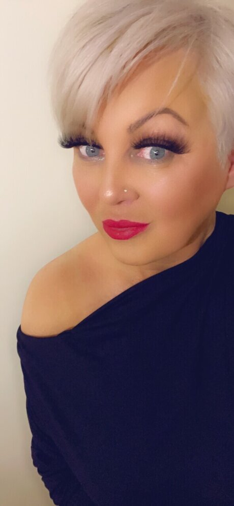Naakte gelekte OnlyFans-foto van Missm