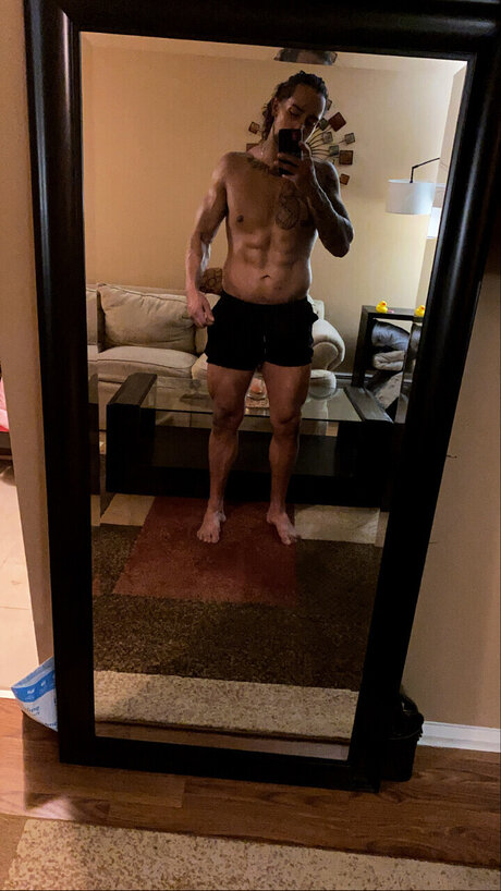 Naakte gelekte OnlyFans-foto van Alex Garcia