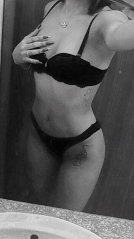 Naakte gelekte OnlyFans-foto van Fireday