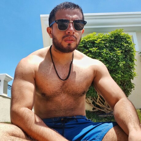 Naakte gelekte OnlyFans-foto van Alejandro