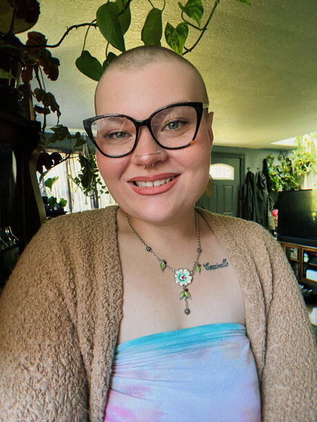 Naakte gelekte OnlyFans-foto van Blair Lovett