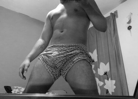 Naakte gelekte OnlyFans-foto van Esteban Sebastin