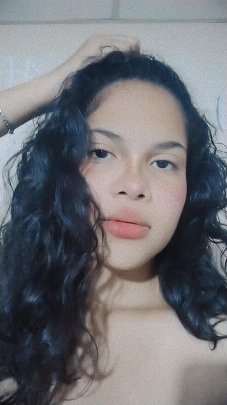 Naakte gelekte OnlyFans-foto van Luisana Martnez