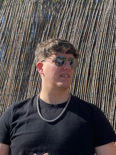 Naakte gelekte OnlyFans-foto van Drakovlogs