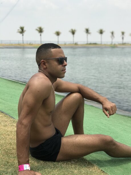 Naakte gelekte OnlyFans-foto van Brsouza