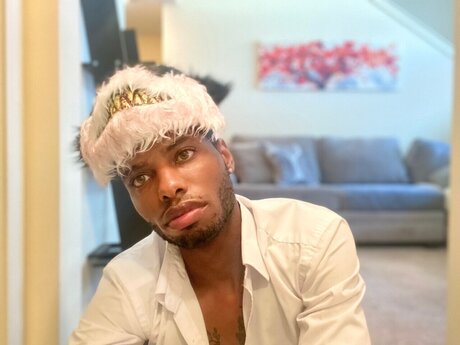 Naakte gelekte OnlyFans-foto van 5ft5 Mandingo