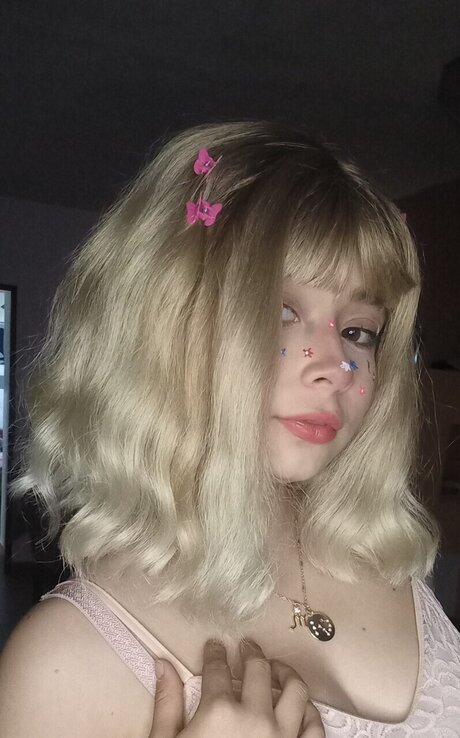 Naakte gelekte OnlyFans-foto van Lizzy