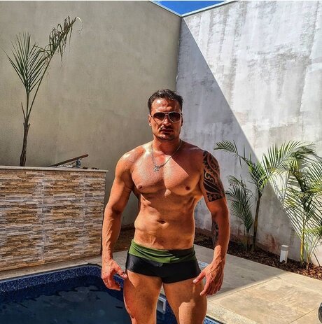 Naakte gelekte OnlyFans-foto van Felipe