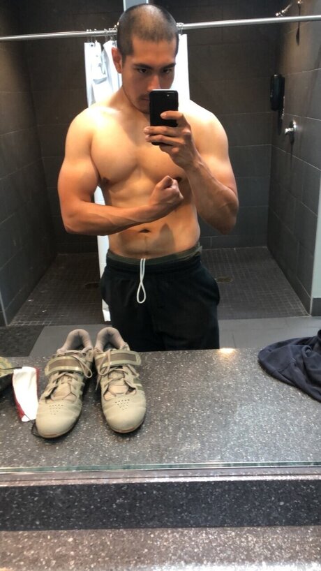 Naakte gelekte OnlyFans-foto van Smokey Sailor