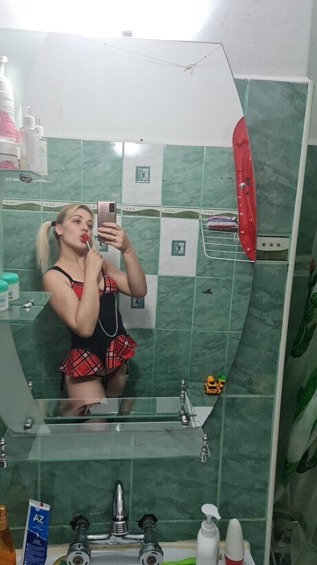 Naakte gelekte OnlyFans-foto van Lacra