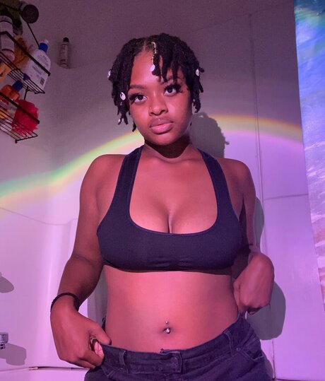 Naakte gelekte OnlyFans-foto van Oceania Jade