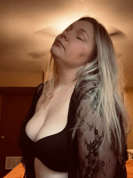 Naakte gelekte OnlyFans-foto van Marigold