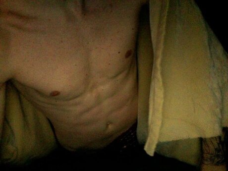 Naakte gelekte OnlyFans-foto van Living Ampamp Lavishing