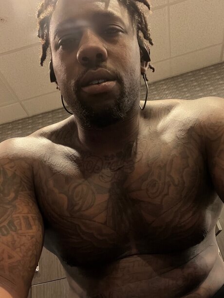 Naakte gelekte OnlyFans-foto van 50king