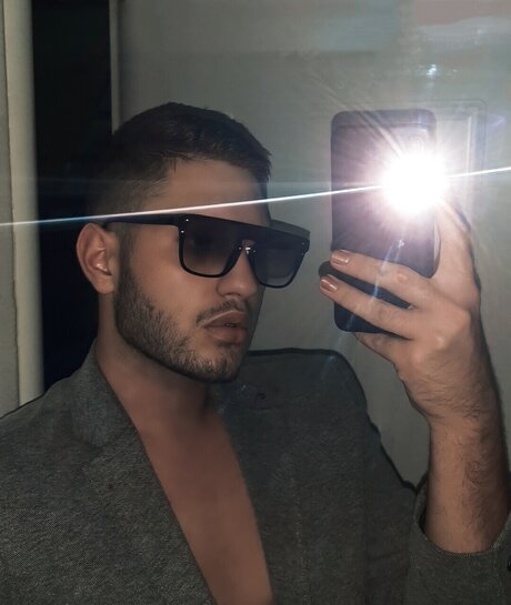 Naakte gelekte OnlyFans-foto van Noah London