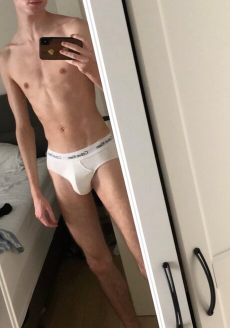 Naakte gelekte OnlyFans-foto van Maximilian