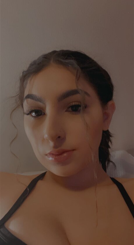 Naakte gelekte OnlyFans-foto van Bxbygirlxo