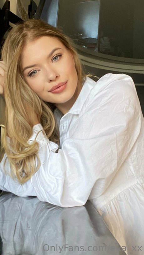 Naakte gelekte OnlyFans-foto van Evaxx
