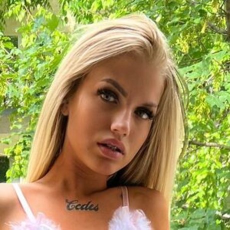 Naakte gelekte OnlyFans-foto van Balazs Mercedesz