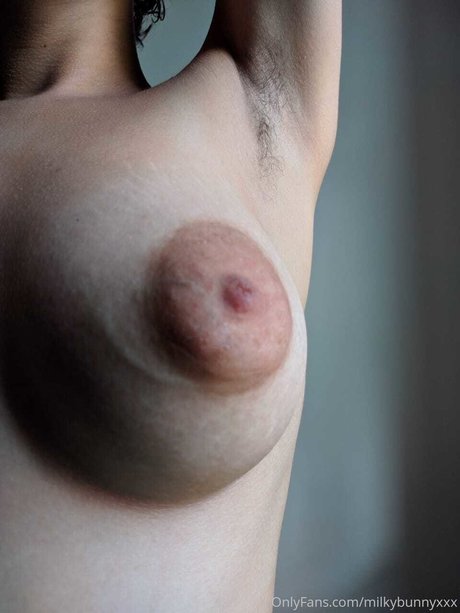 Naakte gelekte OnlyFans-foto van Hairy Angela