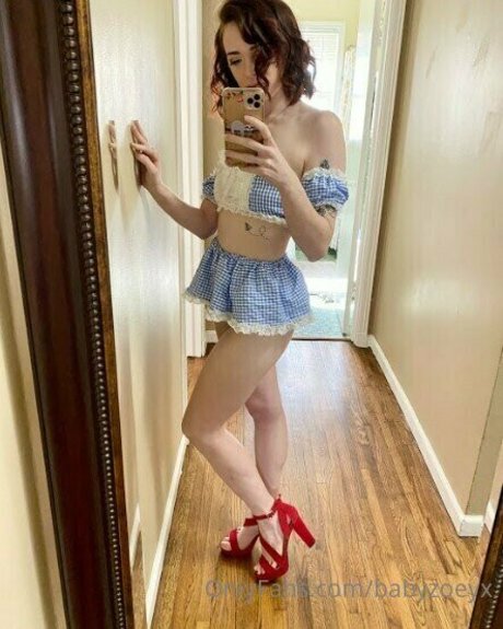 Naakte gelekte OnlyFans-foto van Babyzoeyx