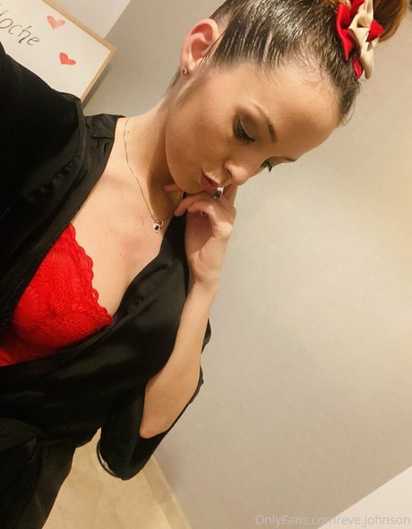 Naakte gelekte OnlyFans-foto van Eve Johnson