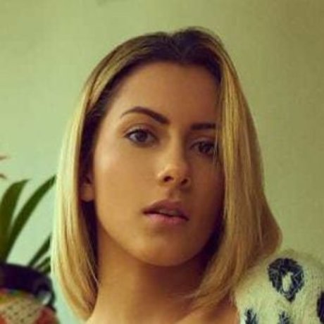 Naakte gelekte OnlyFans-foto van Keniamusicr