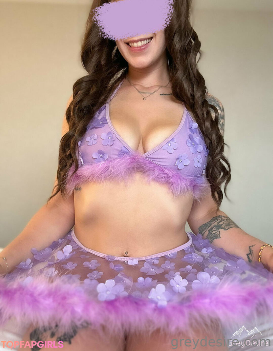 Naakte gelekte OnlyFans-foto van Grey Desire #1132