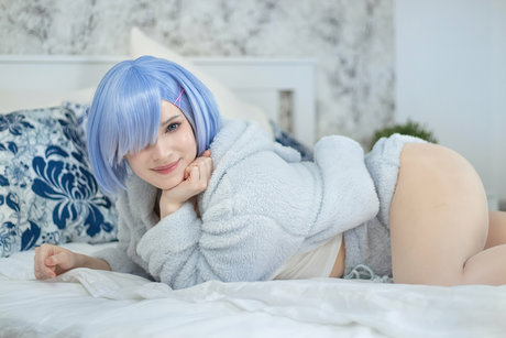 Naakte gelekte OnlyFans-foto van Enji Night