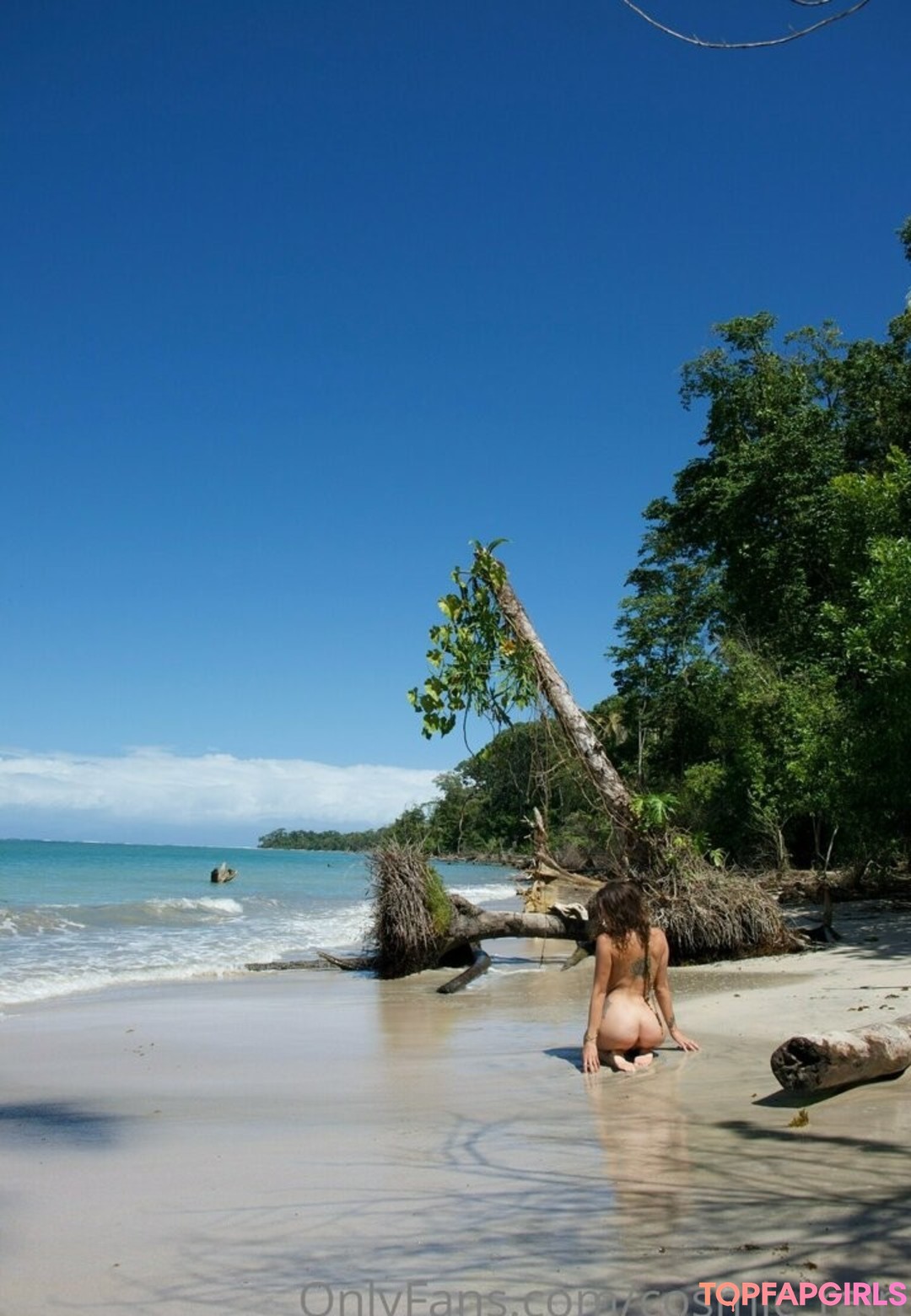 Naakte gelekte OnlyFans-foto van Touched By Nature #1014