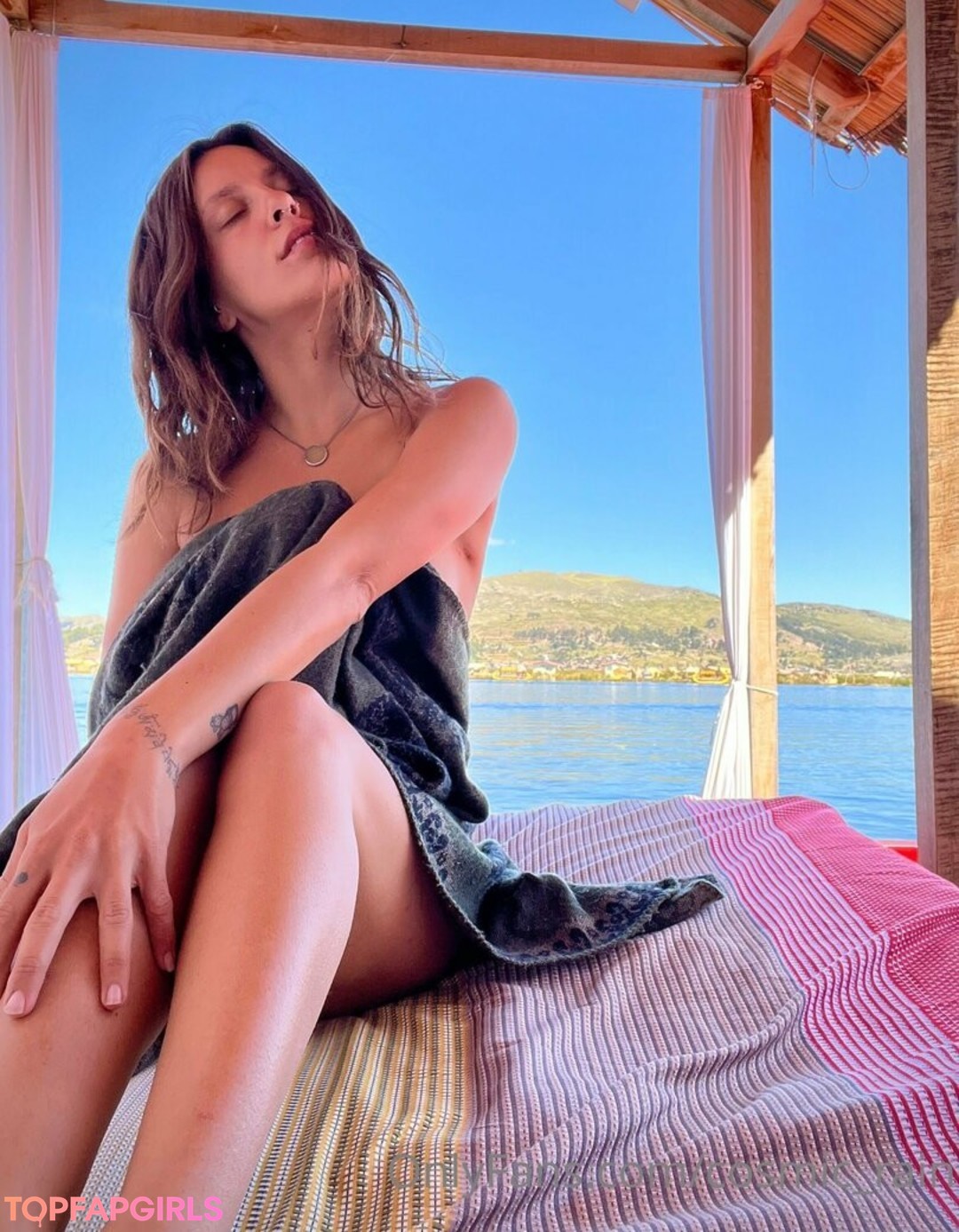 Naakte gelekte OnlyFans-foto van Touched By Nature #1126