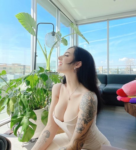 Naakte gelekte OnlyFans-foto van Nami Mami Lune